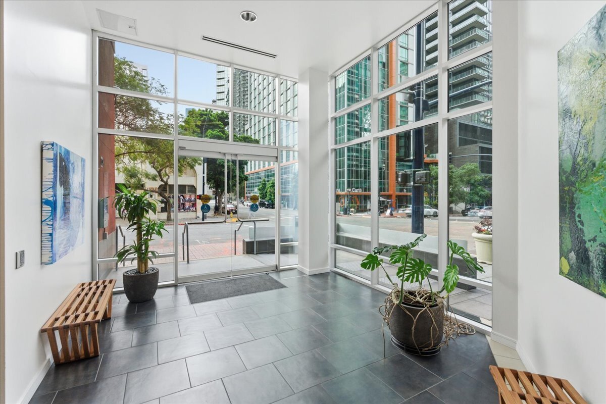 Building Photo - 350 W Ash St