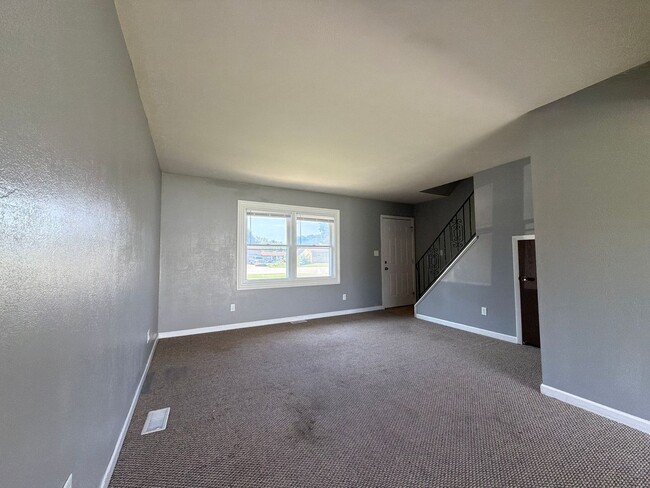 Building Photo - 1406 Co Rd 6