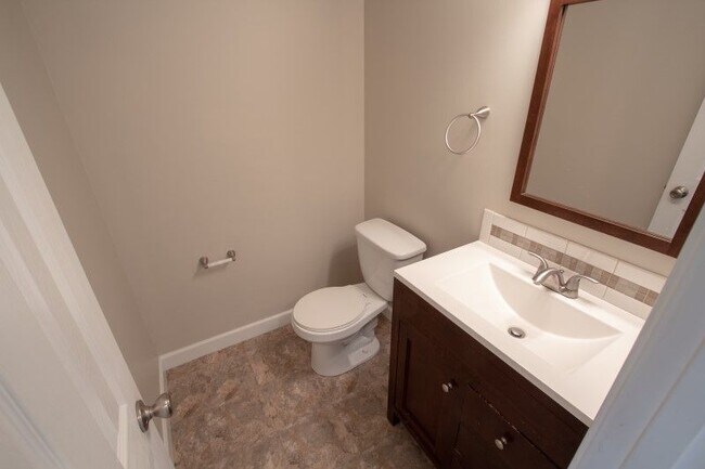 Building Photo - Beautiful 2 Story in Pike Township