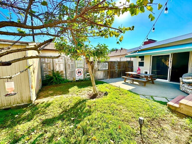 Building Photo - 3 Bedroom 2 Bathroom Lakewood House with Private Backyard down the street from Lakewood High School