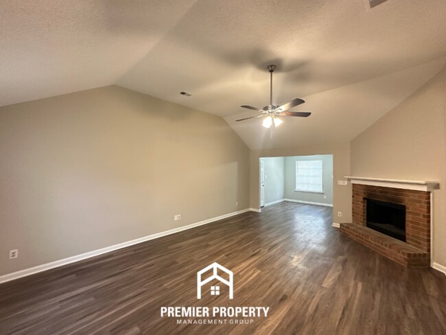 Building Photo - 6726 State Line Rd