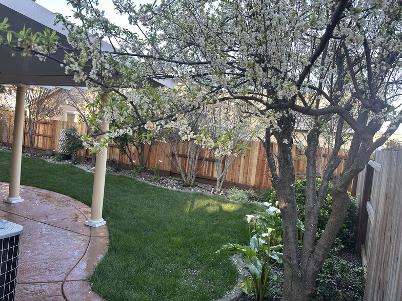 Building Photo - 5505 Claudied Way