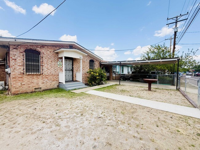 Building Photo - 216 W Olive St