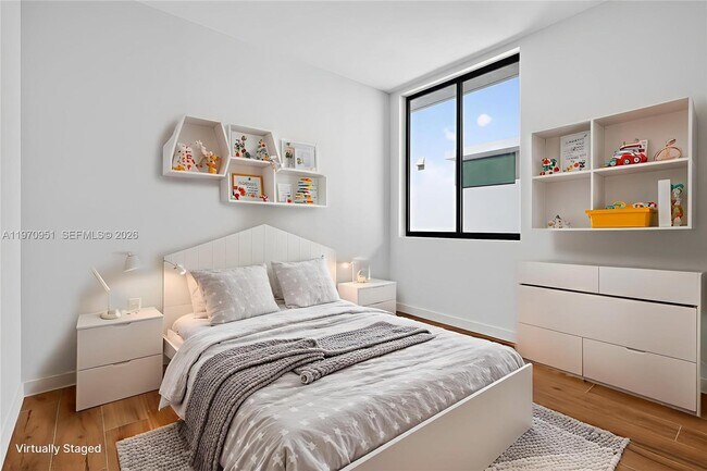 Building Photo - 529 NE 61st St