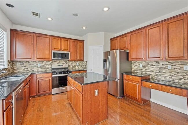 Building Photo - 440 Bayswater Way