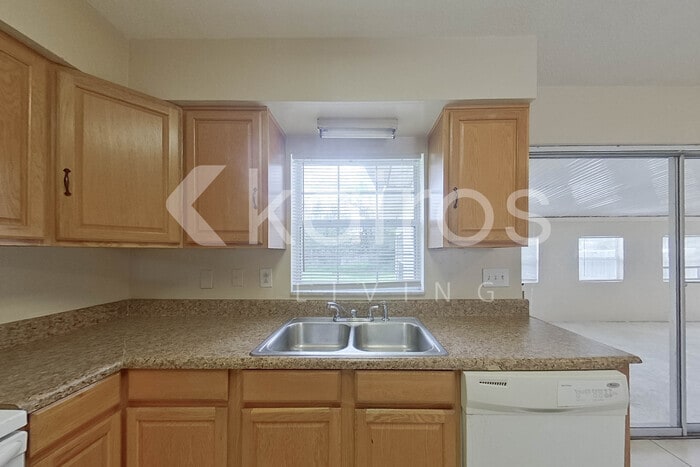 Building Photo - 2441 Healy Dr
