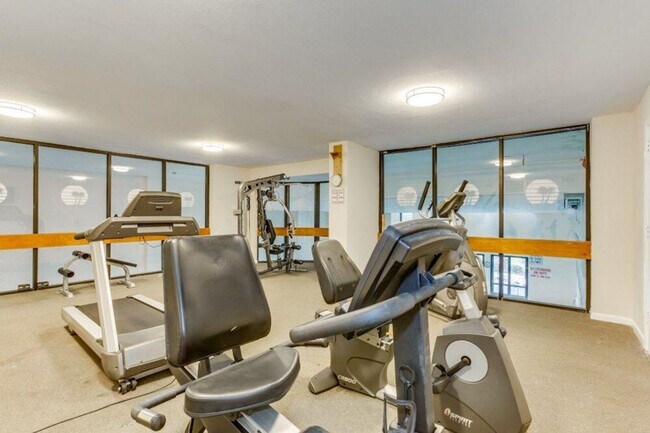 Building Photo - 2406 N Ocean Blvd