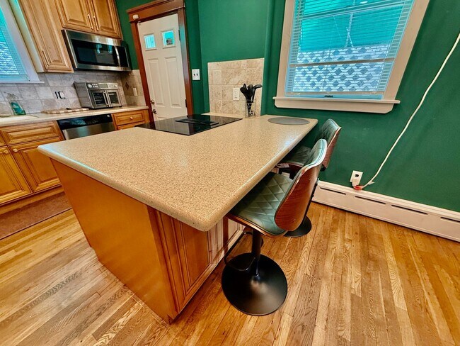 Building Photo - SPACIOUS & MODERN 3 BED/2.5 BA HOUSE w/ AC-Inlaid HARDWOOD Flooring-WASHER/DRYER & Rear PATIO in ...