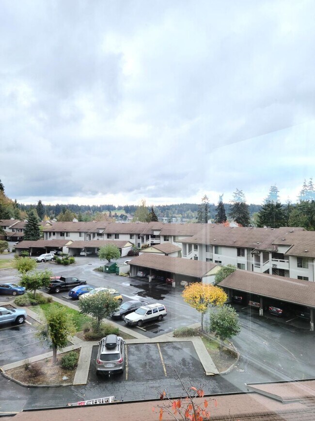 Building Photo - Spacious two bedroom condo!