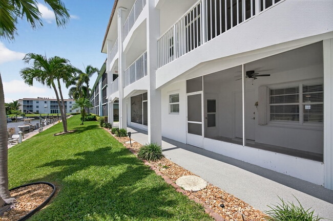 Building Photo - 110 Shore Ct