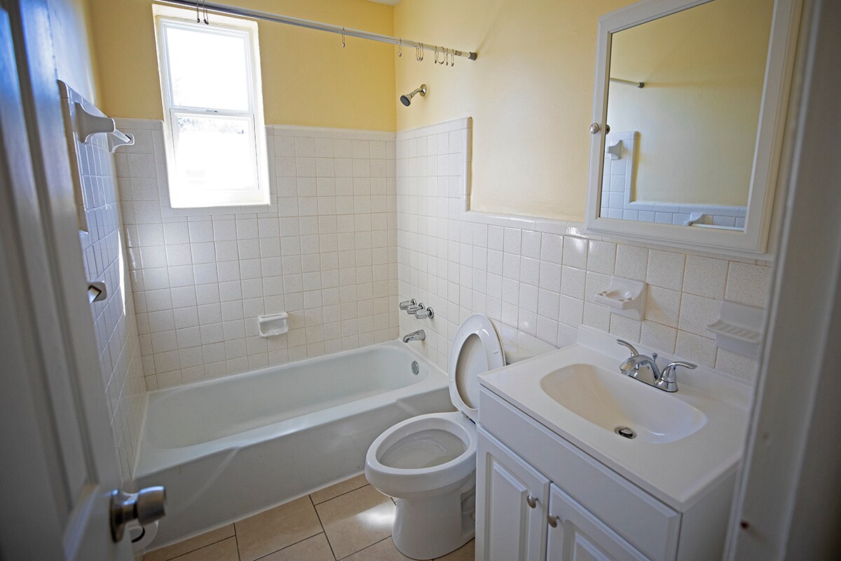 Building Photo - 849 W 30th St