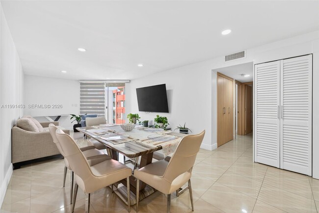 Building Photo - 1750 W 46th St