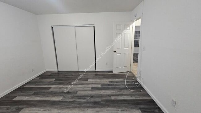 Building Photo - *** Please call us @ 661-266-1400 for information on availability, showings and applications proc...