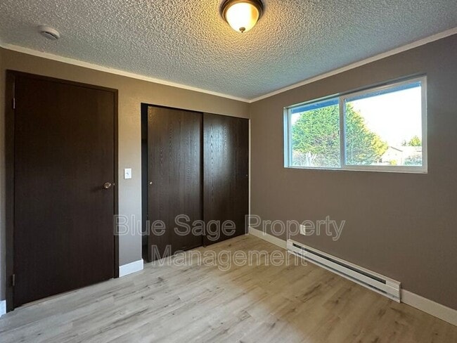 Building Photo - 43 Breeze Way