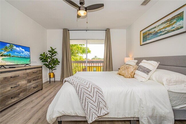 Building Photo - 9341 Green Meadows Way