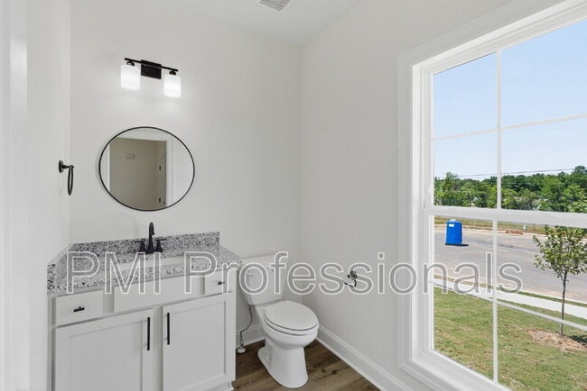 Building Photo - 408 Legends Court