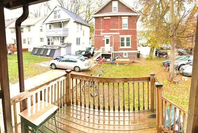 Building Photo - 1312 St James Ct