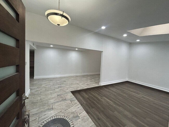 Building Photo - 2905 Spring Brook Dr