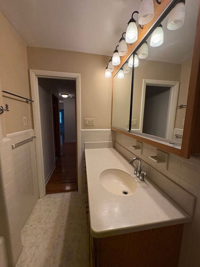 Building Photo - 1849 Oyster Bay Ln