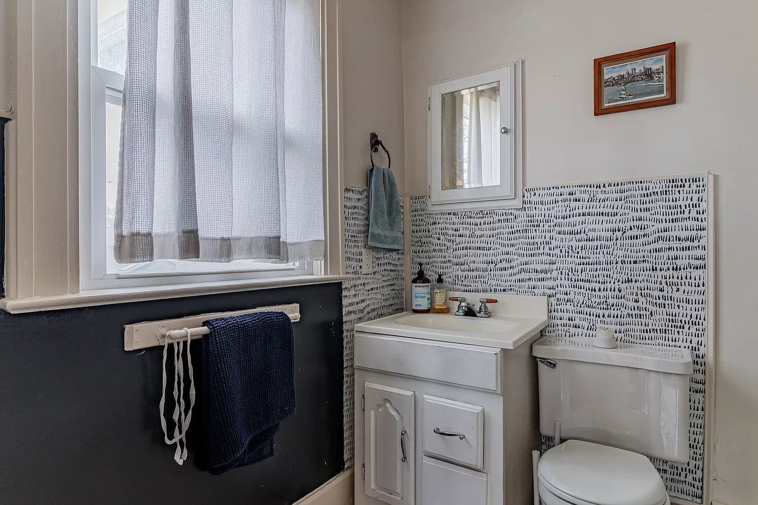 Bathroom - 602 S Broadway Ave