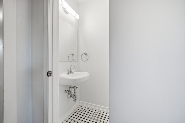 Building Photo - OPEN HOUSE SATURDAY THE 20TH 1PM-3PM! Three-bedroom, two-and-a-half bathrooms in Pembroke Meadows!