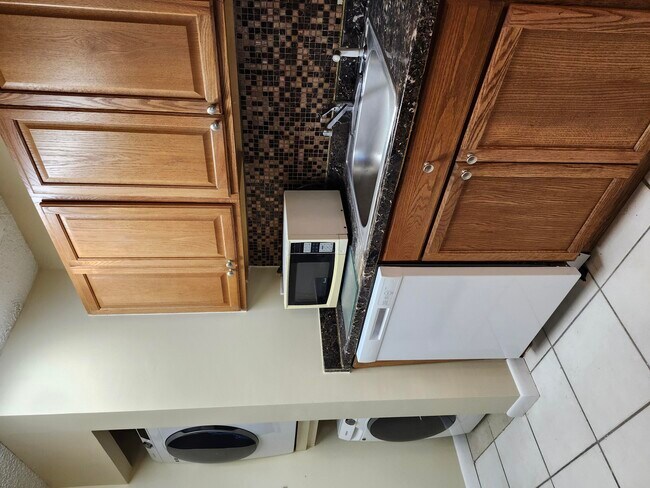 Building Photo - 545 Trace Cir