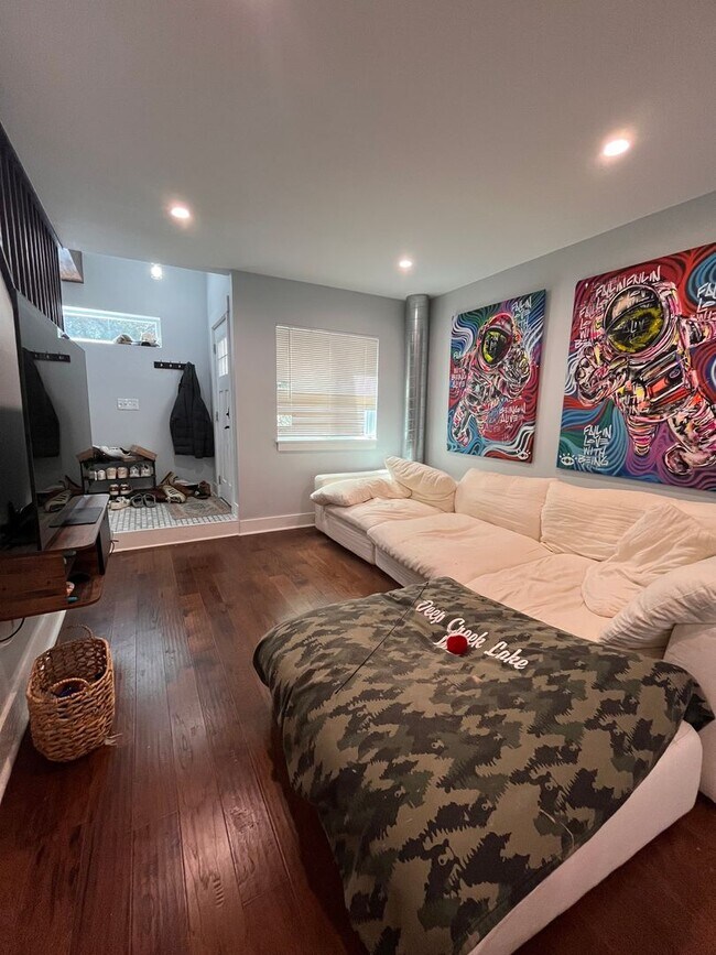 Building Photo - Lawrenceville 3 Bed, 2.5 Bath House with Parking for Lease July 1!