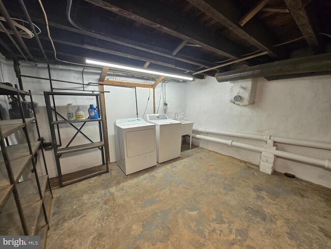Building Photo - 577 Conarroe St