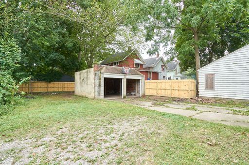 Building Photo - East Akron 3 Bed Home Available (Open to S...