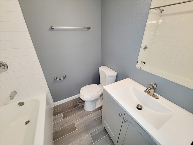 Building Photo - 6327 Mardale Dr