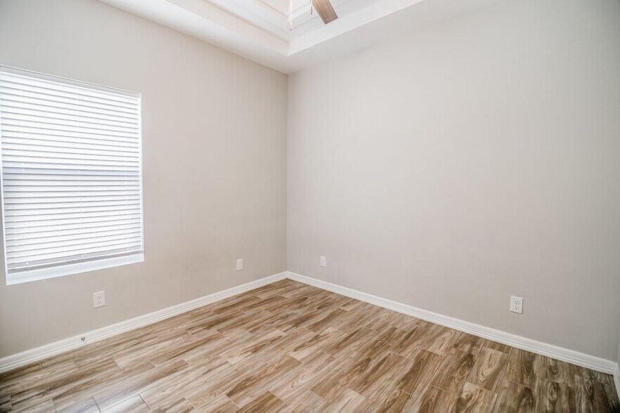 Building Photo - 905 W Sunset Valley St