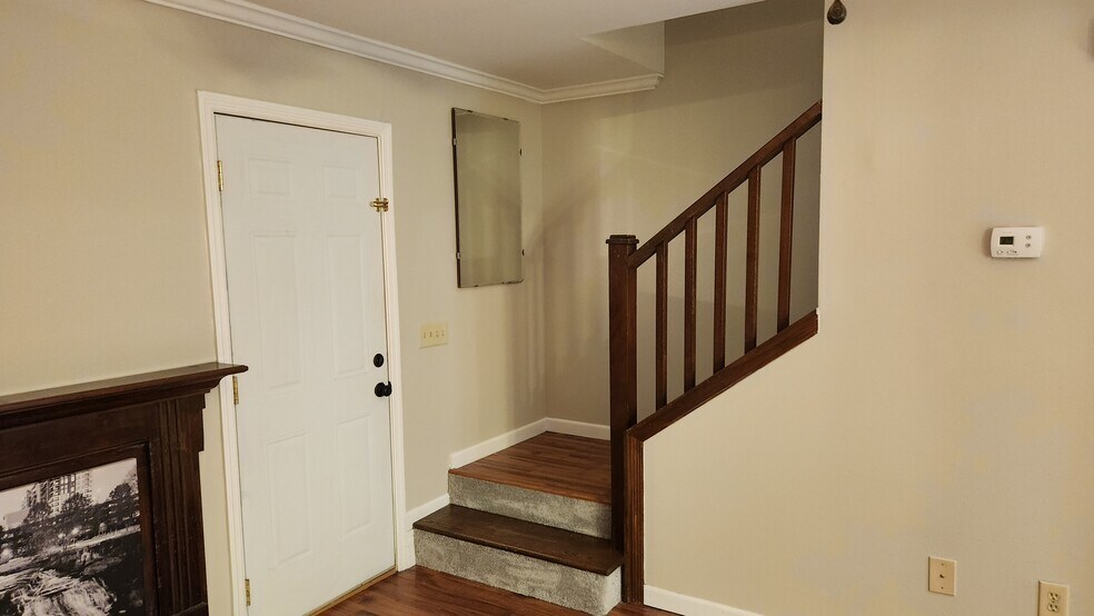 Building Photo - 114 Elizabeth Darby Ln