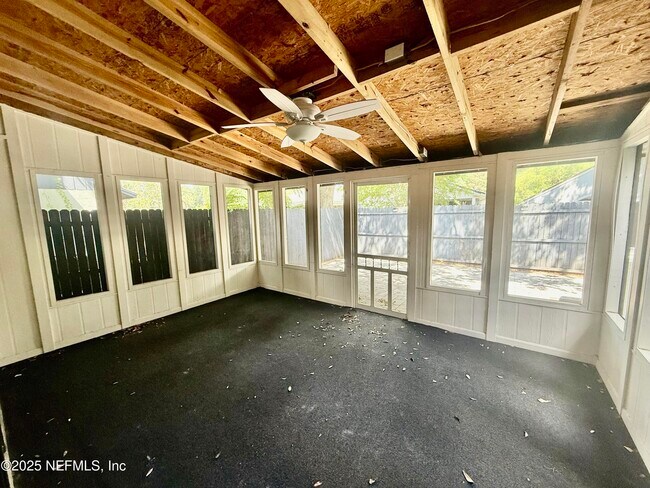 Building Photo - 1165 Fromage Cir E