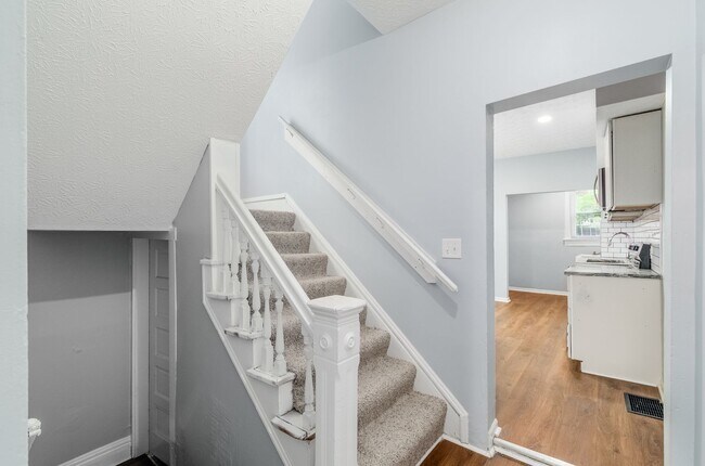 Building Photo - 370 N Garfield Ave