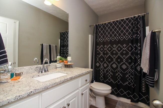 Building Photo - Newer 3 bedroom, 2 bath Phenix City Home w...