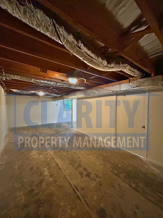 Building Photo - Three bedroom home w/ lots of storage!