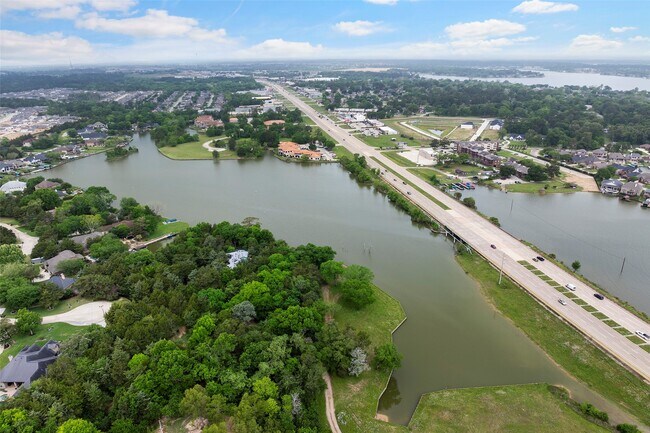 Building Photo - 18401 Sunrise Oaks Ct