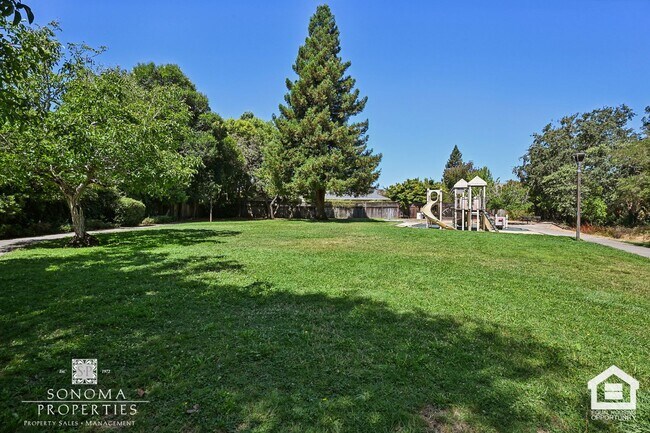 Building Photo - 424 La Quinta Ln