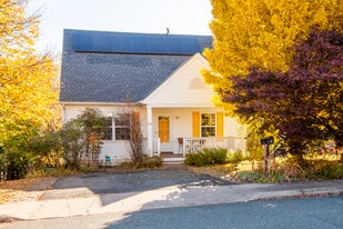 Building Photo - 110 Chisholm Pl