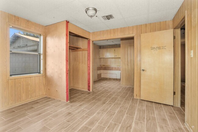 Building Photo - 601 S Cochran St