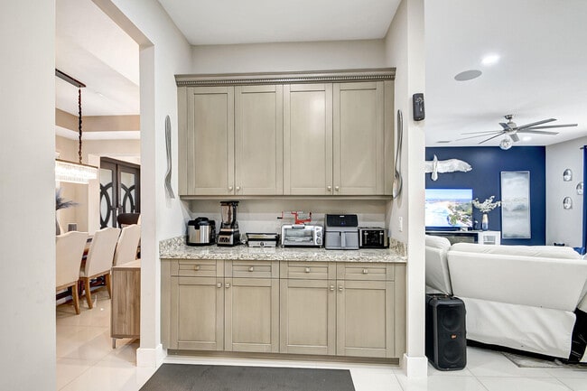 Building Photo - 8952 Cypress Grove Ln