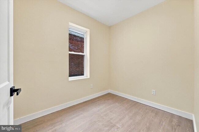 Building Photo - 66 Manheim St