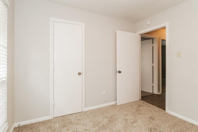 Building Photo - 14118 Sandy Point Ln