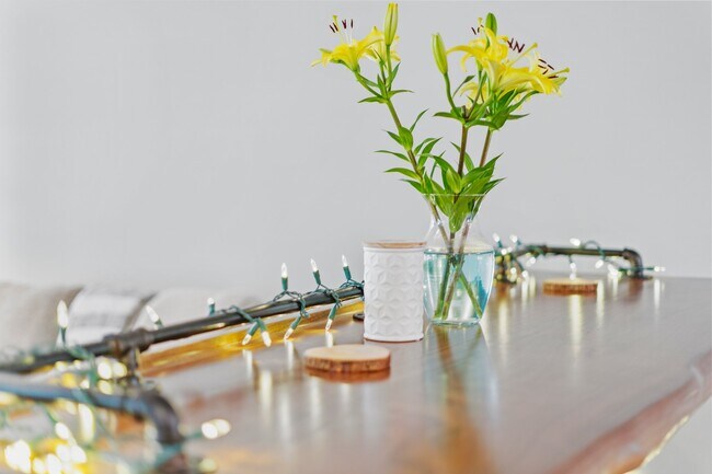 Building Photo - 680 Aurora Pl