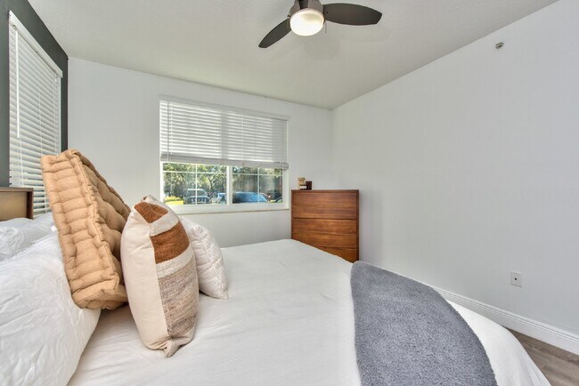 Building Photo - Furnished condo at Reserve of Naples