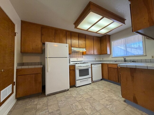 Building Photo - 2304 Arbutus St