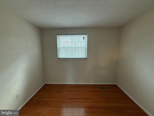 Building Photo - 3288 Wyndale Ct