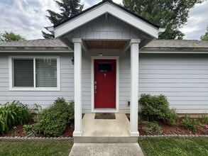 Building Photo - Modern Kerns 2BD ADU - Walk to Portland's Best Dining, Coffee and Nightlife