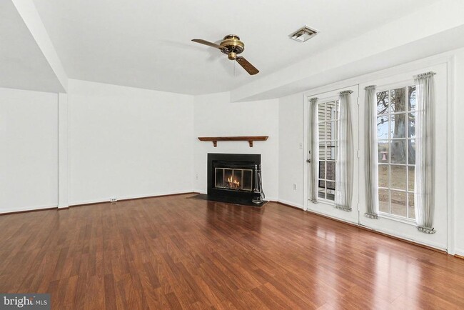 Building Photo - 503 Barrington Ct