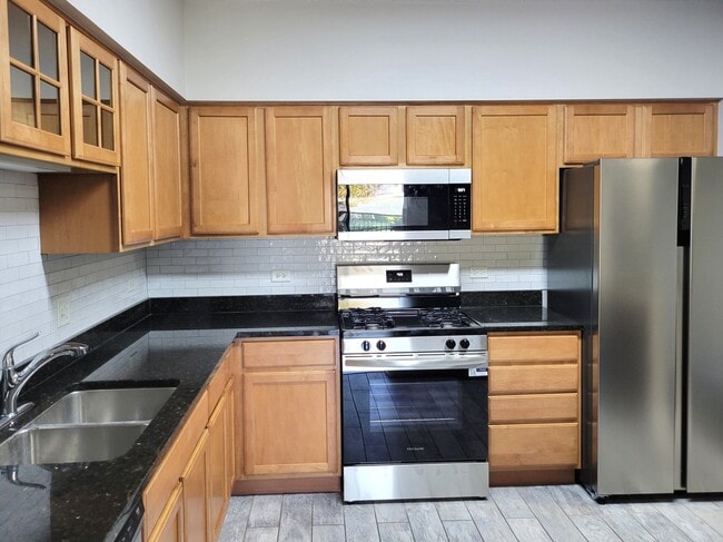 Building Photo - 3451 N Carriageway Dr